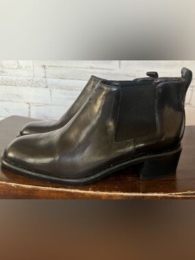 Cole Haan Leather Ankle Boots in size 6